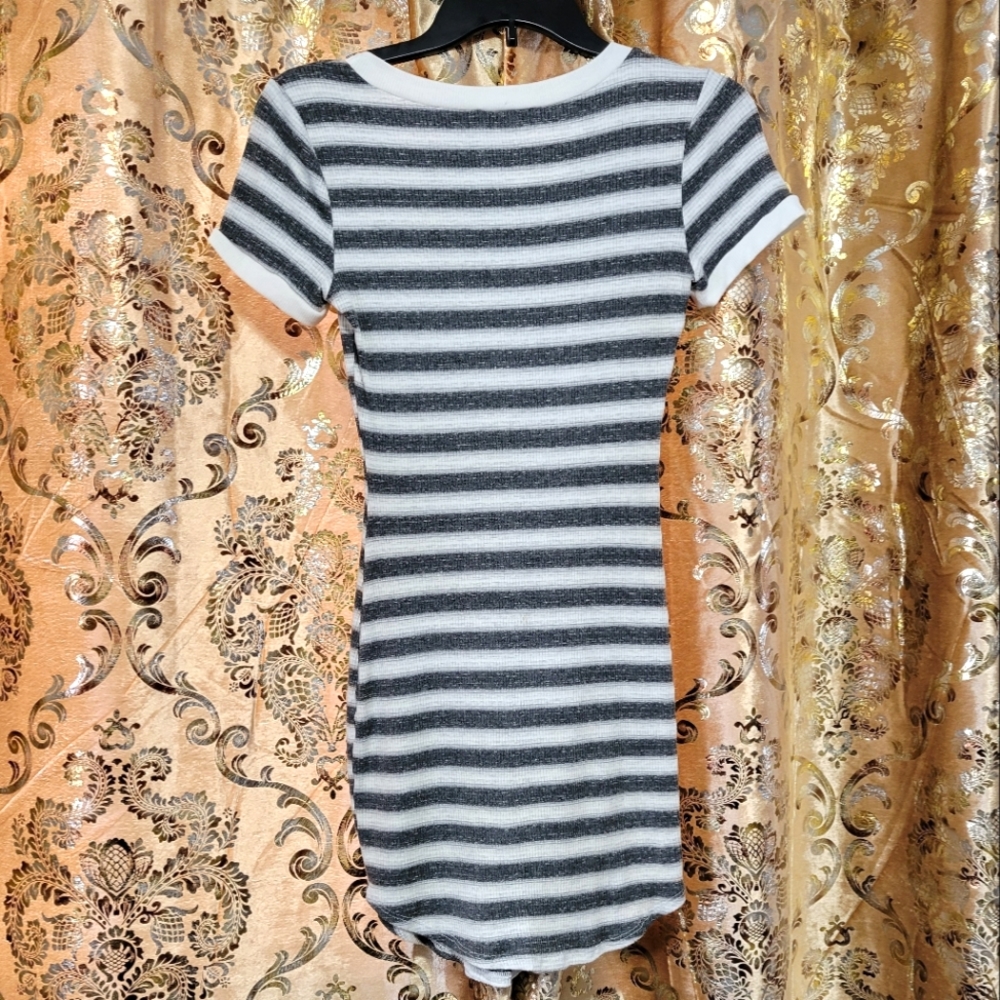 Charlotte Russe - Bodycon, Over-Sized T-Shirt Styled Mini Dress / Size Small - Picture 4 of 8